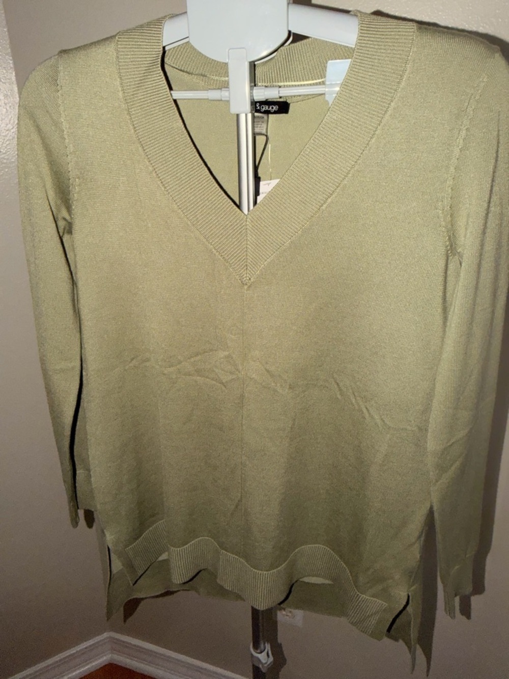 Cable & Gauge Sage Green V-Neck Lightweight Sweater NWT